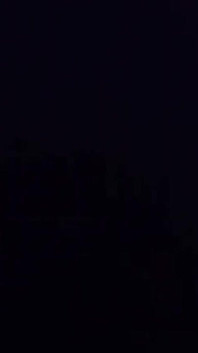 Hintli köylü çift yatakta tam açık yüze sahip seks