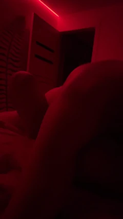 Mijn vrienden vertelden me dat hij een grote had, mijn poesje was nog niet klaar.