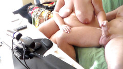 Sex hub couple: Jen pěkně honí Johna na pohovce