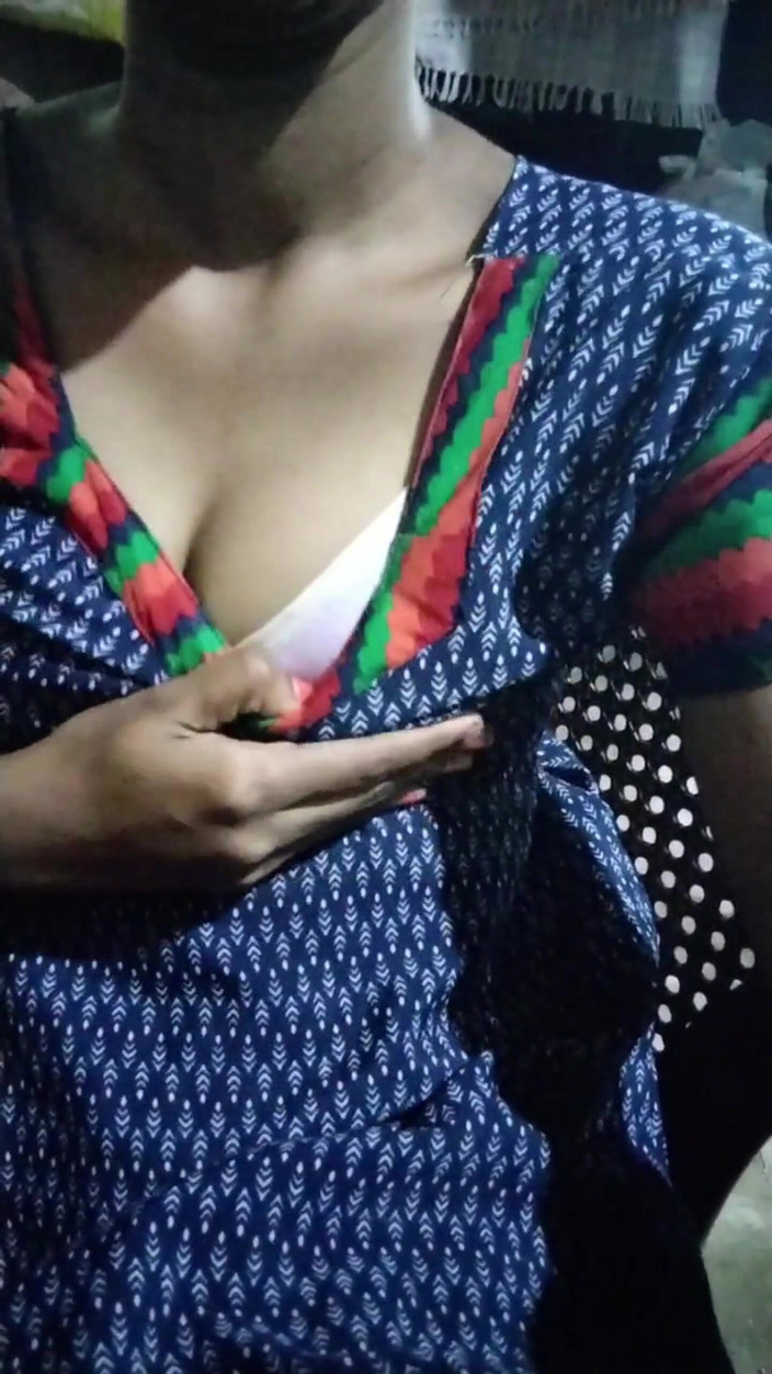 thick_mallu: Jihoindická kráska masíruje svá sexy prsa olejem