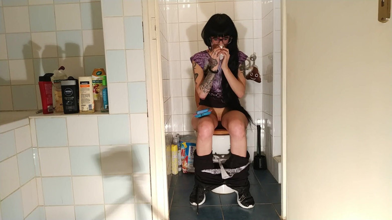 Beth Kinky: Pipì e orso marrone