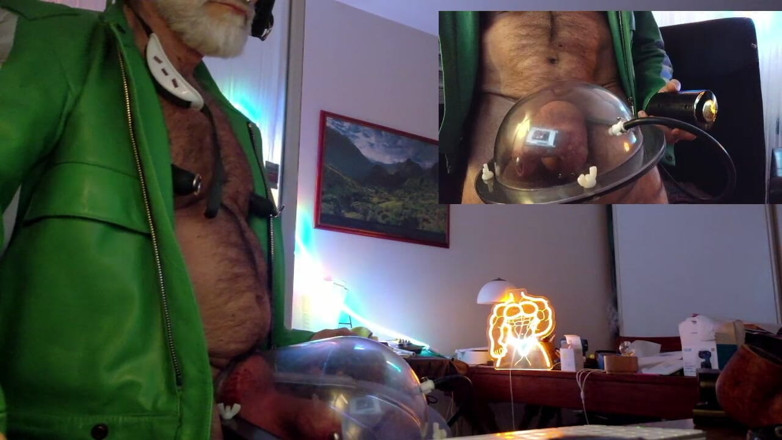 MusclesCigarsFFPig: Cop Pumps His Balls, Cock and Nips While Wearing His...