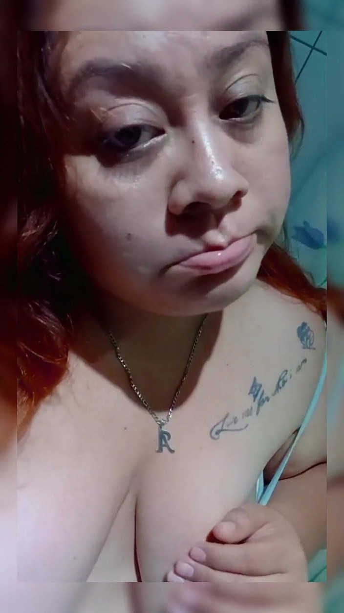 AventureGyK: Mia moglie si masturba per voi ragazzi in primo piano