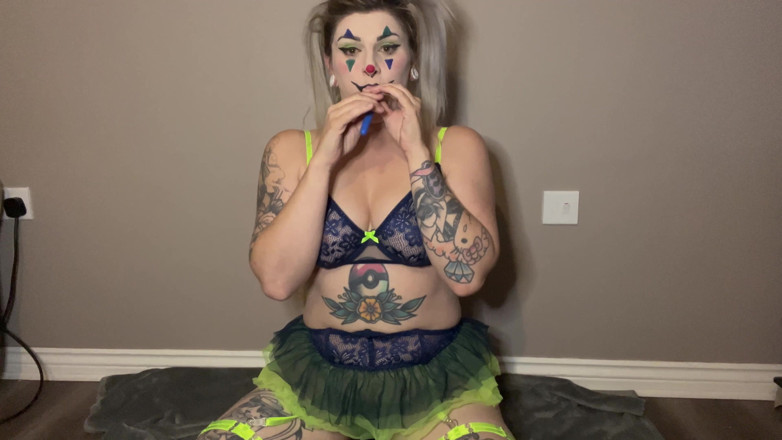 EeveeXo: Burping Clown Girl Plays with Balloons Asmr
