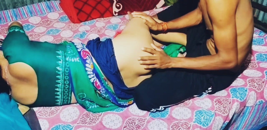 Teensex: Une bhabhi excitée avec une belle copain veut que son...