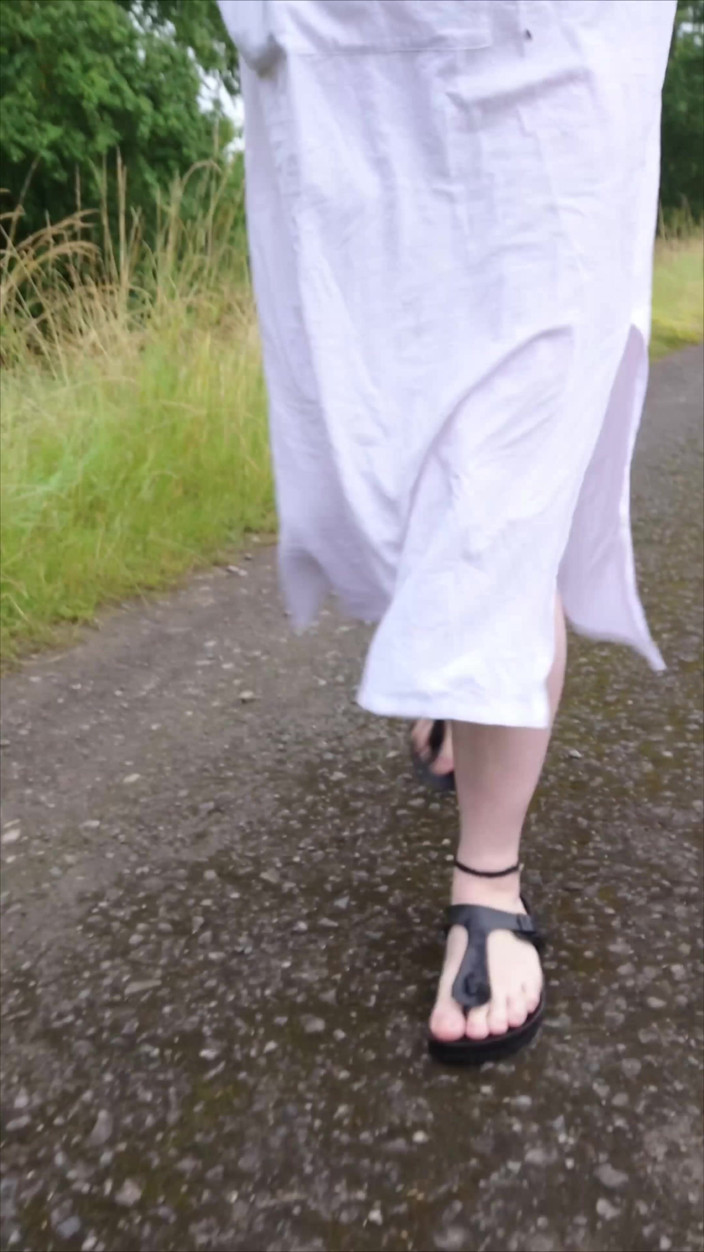 Footfetish: Walk in White Caftan with Annoying Insects
