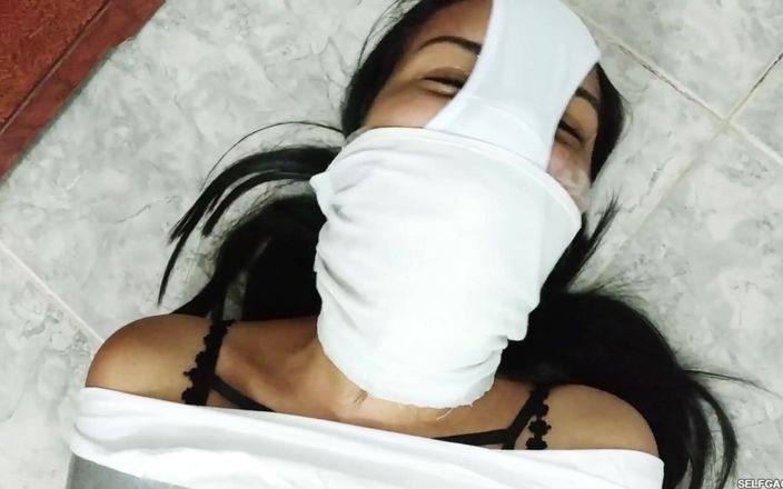 Selfgags Latina Bondage: Mumyalanmış külot başı esaret yolculuğu için hazır