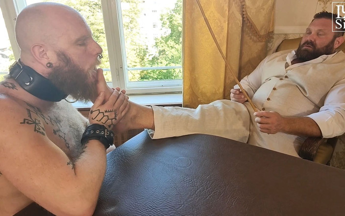 LUXurious Men: Foot Worship in the Office