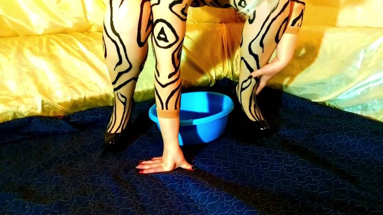 Natali-Alisa: Pissing