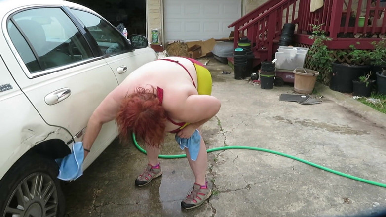 BBW nurse Vicki adventures with friends: Spălătorie auto în și în afara setului meu de bikini Man iron, partea 2
