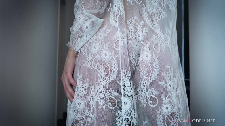 CharmModels: Josie như thiên thần da trắng với bộ ngực trần...