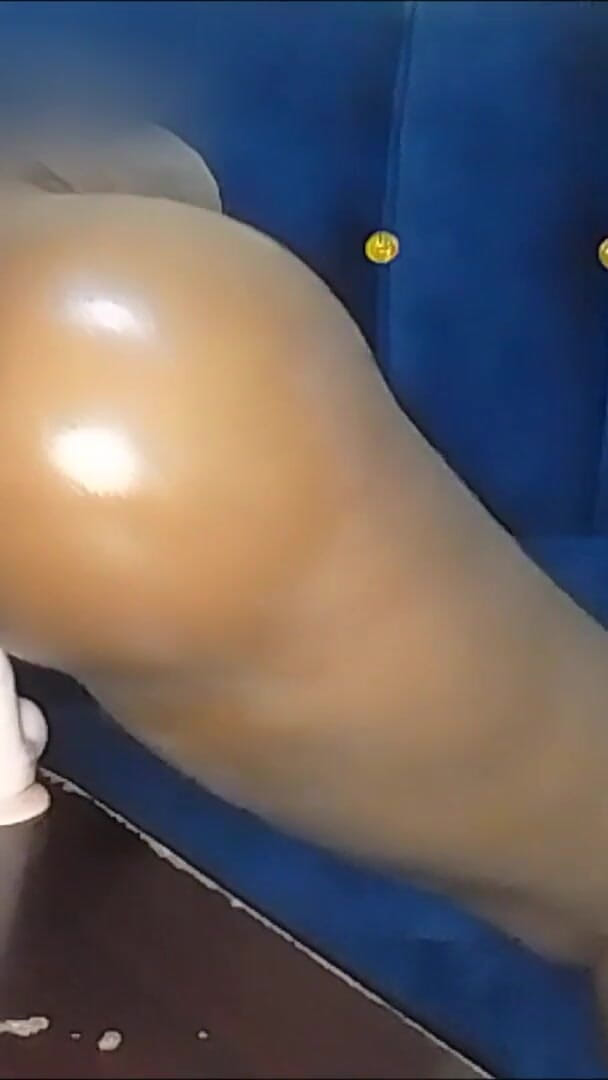 Caught Riding and Twerking on My White Cock Dildo (DFLOW69)