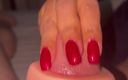 Latina malas nail house: नकली चूत के साथ गहरे लाल नाखून हैण्डजॉब