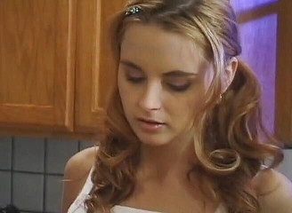 Coyote Raunch: Allysin Chaynes suka menjadi pengasuh