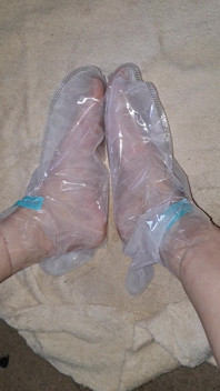 Pedicure Step Feet in Plastic Foot Mask Booties