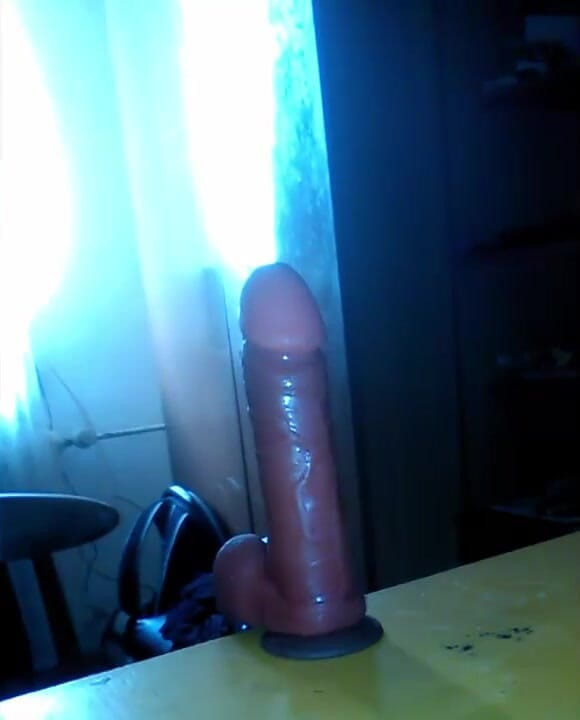 Dorisstar: Sissy castigato gioca con un dildo in webcam