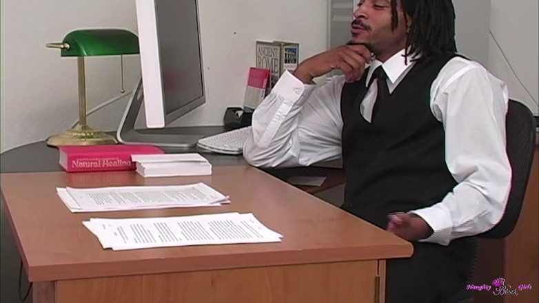 Naughty Black Girls: Dicker arsch Aaliyah jolie bückt sich und nimmt seinen großen...