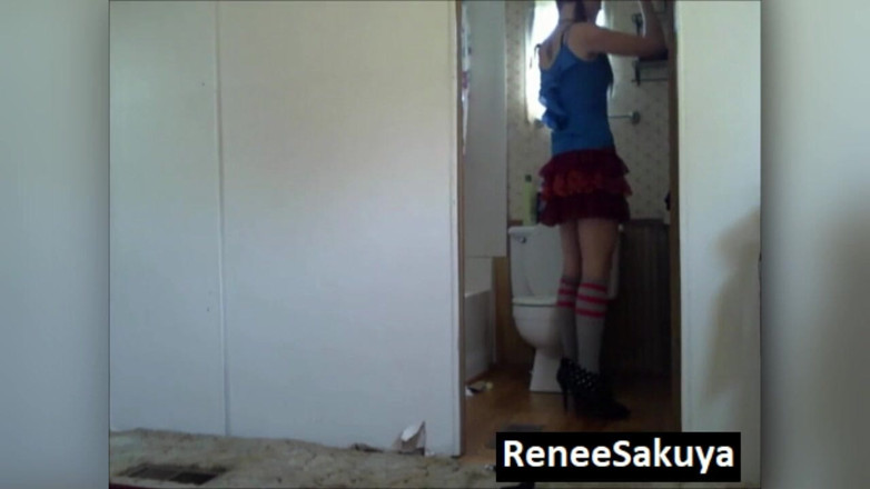 Renee Sakuya: Siusiu w całym pokoju
