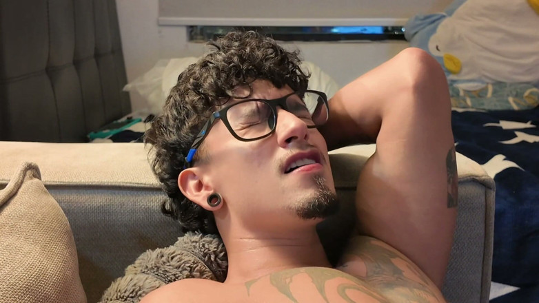 Andcristiann: El Hermano Hetero De Mi Barbero Me Pone a Chupar...