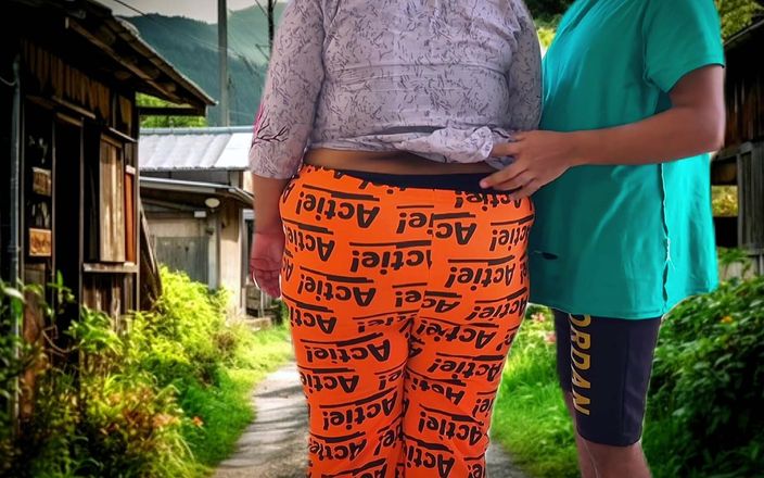 Aria Mia: मेरी कामुक सौतेली मम्मी मुझसे चुदाई चाहती है, फिर घर के पास गांव की सड़कों पर कंबल बिछाती है और उसे चोदती है - आउटडोर जंगल सेक्स