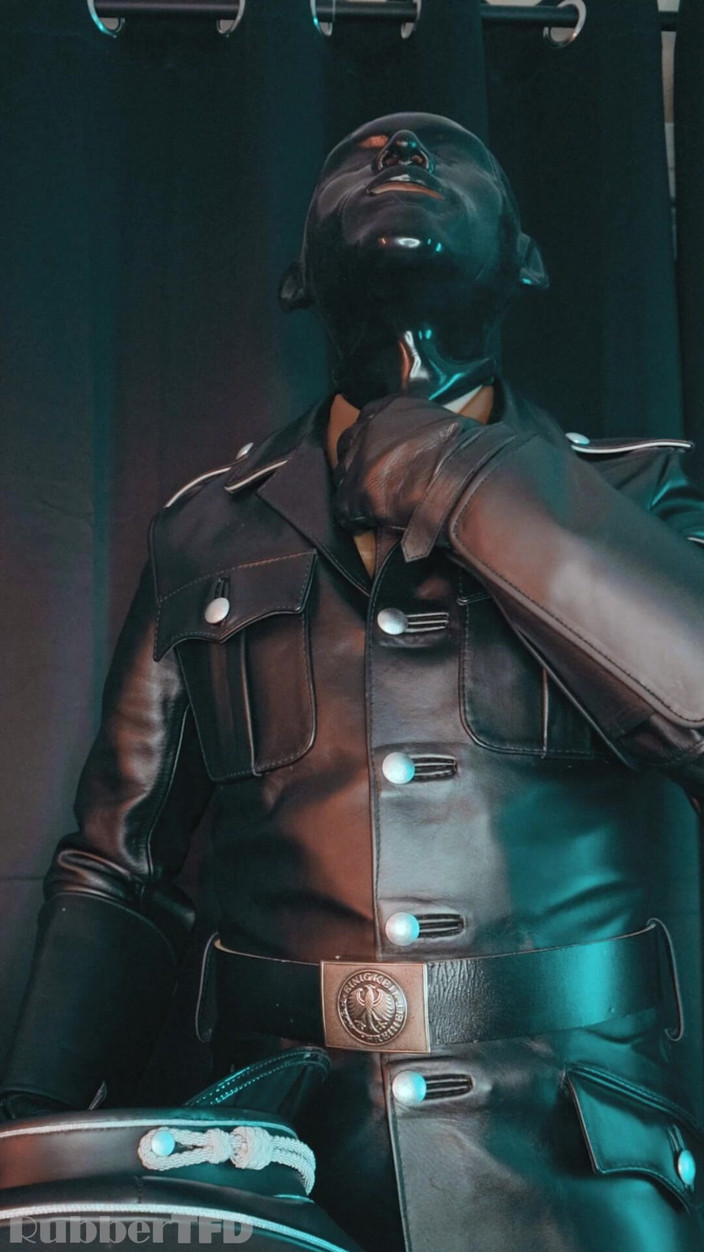 RubberTFD: Regreso de la enmascarada de cuero vk