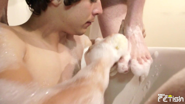 Gay Diaries: Twink chlap dostane jeho těsný zadek ošukaný v sexy trojce...