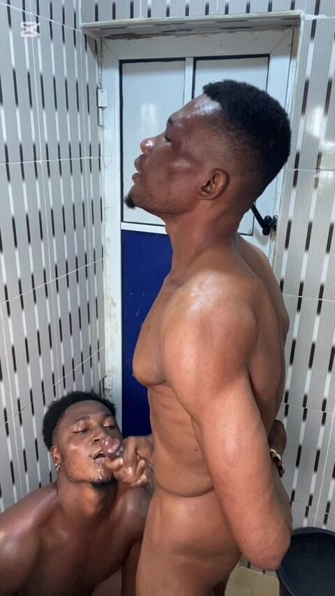 Dverse: 목욕 땀과 섹스