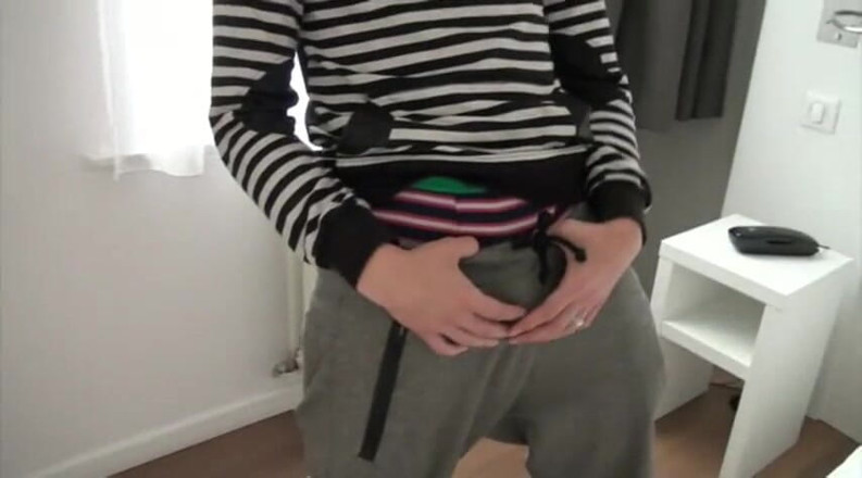 Gaybareback: Twink futută fără prezervativ de cel mai bun prieten al...