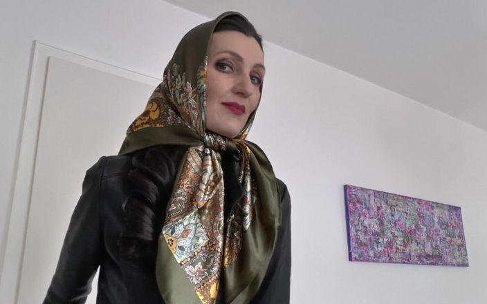 Lady Victoria Valente: Модный показ атласных платок, атласный платок и кожаная куртка, инструкция по леди Виктория Валенте