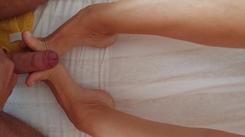 Selena701: एमेच्योर सुनहरे बालों वाली पत्नी पैर बुत और बिल्ली creampie आनंद लेता है