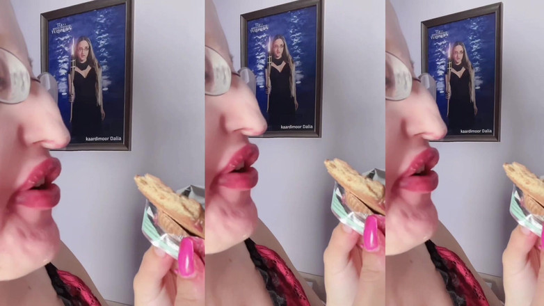 FinDom Goaldigger: Asmr Sweet Chocolate Eating - Asmr, Okulary, Giantess, Szminka, Big Lips,...