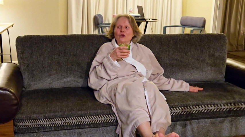 Adoro gli hotel! (Marie Rocks, GILF over 60) I Love Hotels! (Marie Rocks, 60+ GILF)