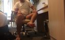 Manly foot: Satu lompatan raksasa - untuk pria mungil - manlyfoot - butt crush macrophilia