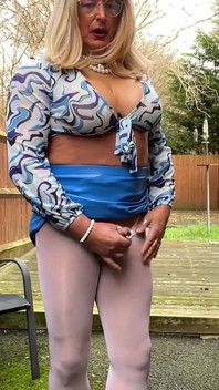 Amatorski Crossdresser Kellycd2022 Seksowna MILF w białych rajstopach