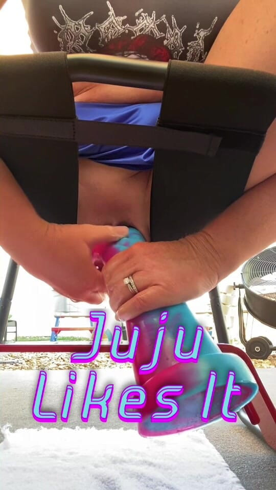 Juju: 新しいおもちゃ、屋外遊び