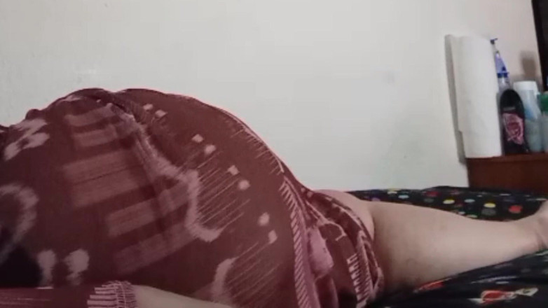 Daddykane: Britská milf puma od vedle si hraje s tvrdým velkým černým...