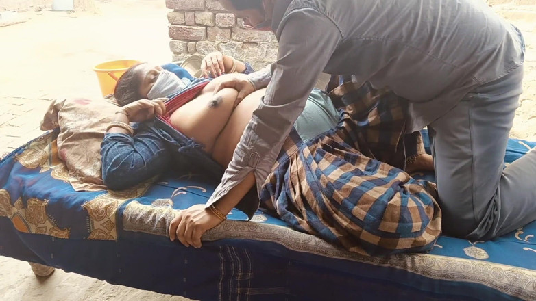 Yourgeeta8899: Une tatie desi du village se fait baiser avec beaucoup...