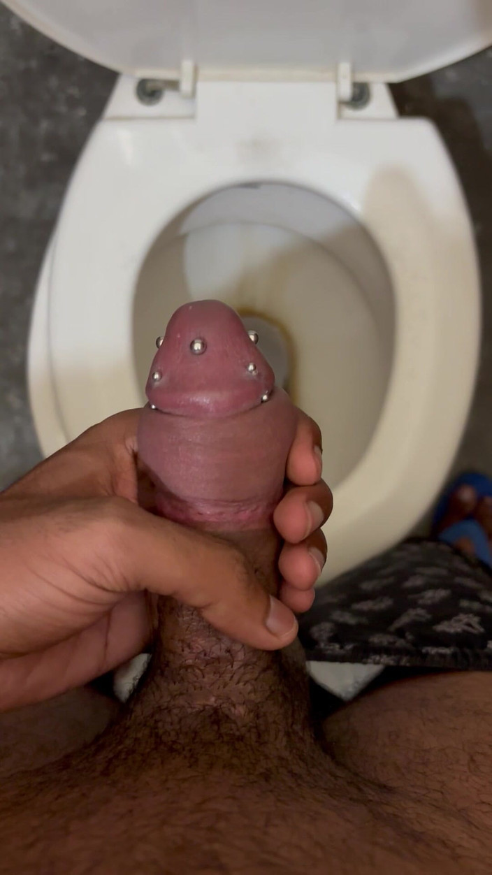 ISHNAV: Jag kan pissa med min genomborrade kuk och sperma åt gången