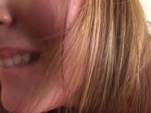 First Black Sexperience: Puta rubia desliza su apretado coño por una gruesa polla...