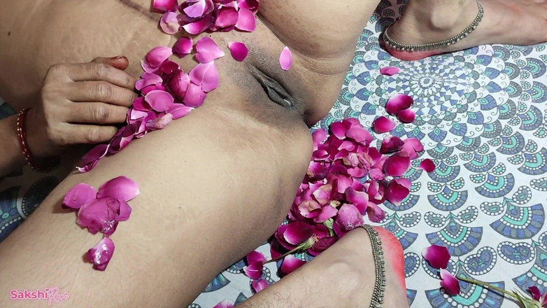 sakshi_raniii: Hot Bride Make Honeymoon Best! She Was Nude on Rose...