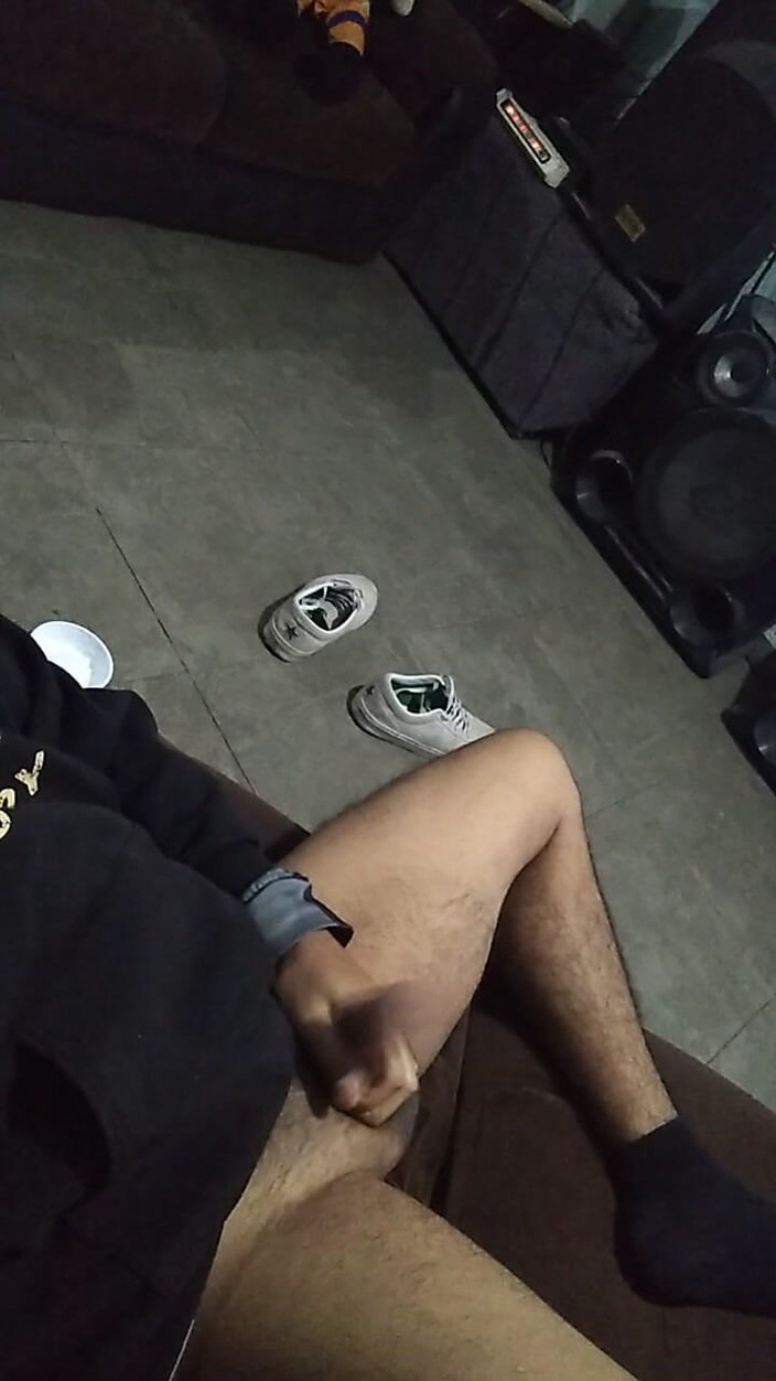 AlexAlejandro13: En el sofá es más cómodo que en la cama