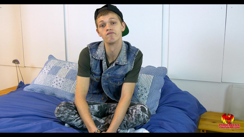 Phoenixxx: Seksi yeni oğlan avcısı ile tanışın