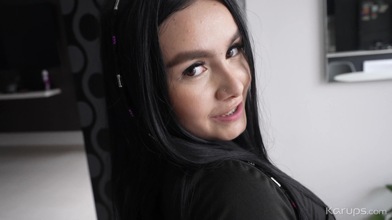 Karups POV: Femme de ménage latina à gros cul ! Nettoie et baise comme...