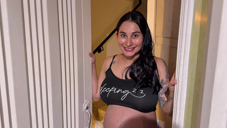 Jenifer Play: Pregnant Woman with a Strong Urge for Sex Can't Hold...