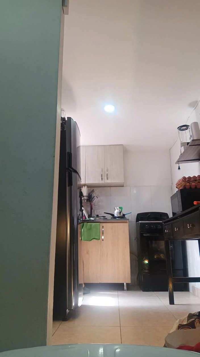 Tommhot: Regardez comment j’organise la cuisine et les vêtements, mouvement rapide,...