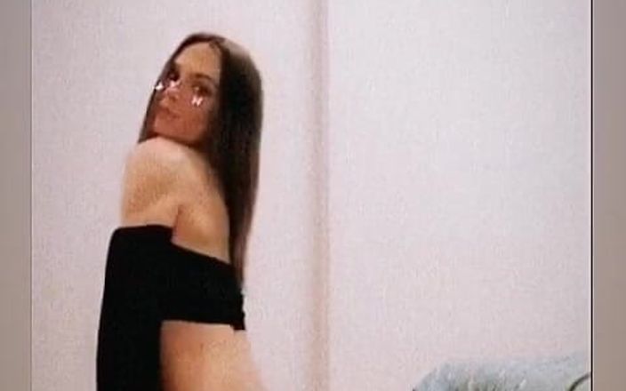 TS Kylie Star: Нужно внимание как можно больше: c