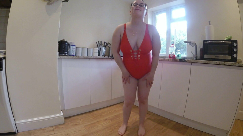 Littlevixen: 穿着红色泳衣跳舞