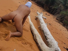 Ladysilvas: Ladysilva nue sur la plage, viens baiser mon cul sexy