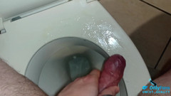 GloomyChase977: 職場でトイレに中出し。オップス