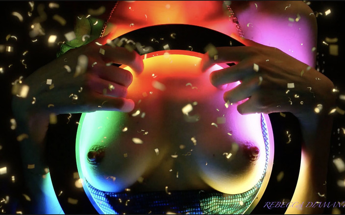 Rebecca Diamante: Càng ngày càng bị mê hoặc bởi bộ ngực của...